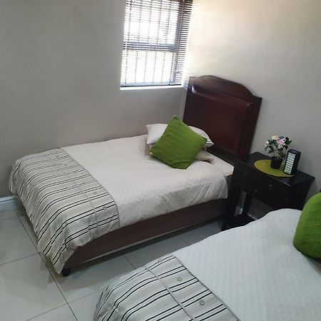 Mi Casa Guest House Uitenhage Exteriör bild