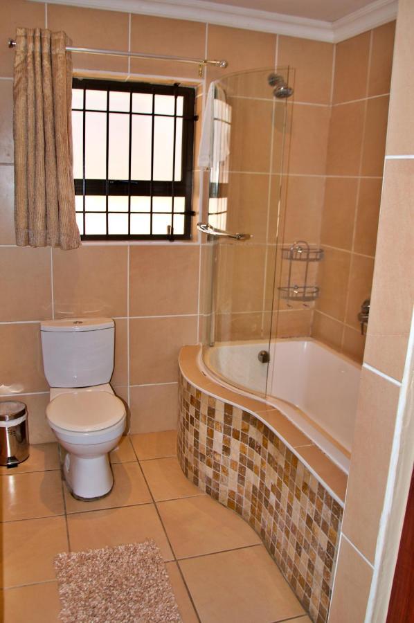 Mi Casa Guest House Uitenhage Exteriör bild
