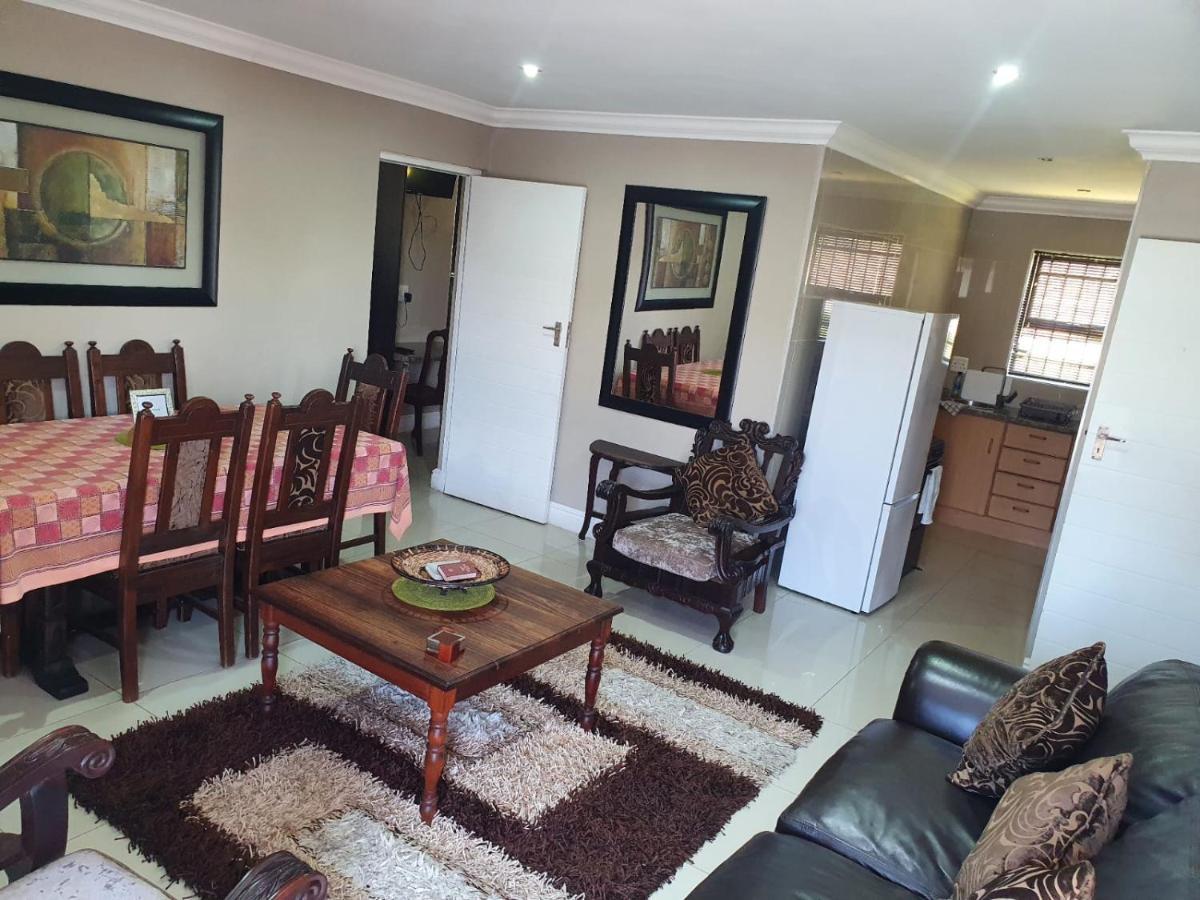 Mi Casa Guest House Uitenhage Exteriör bild